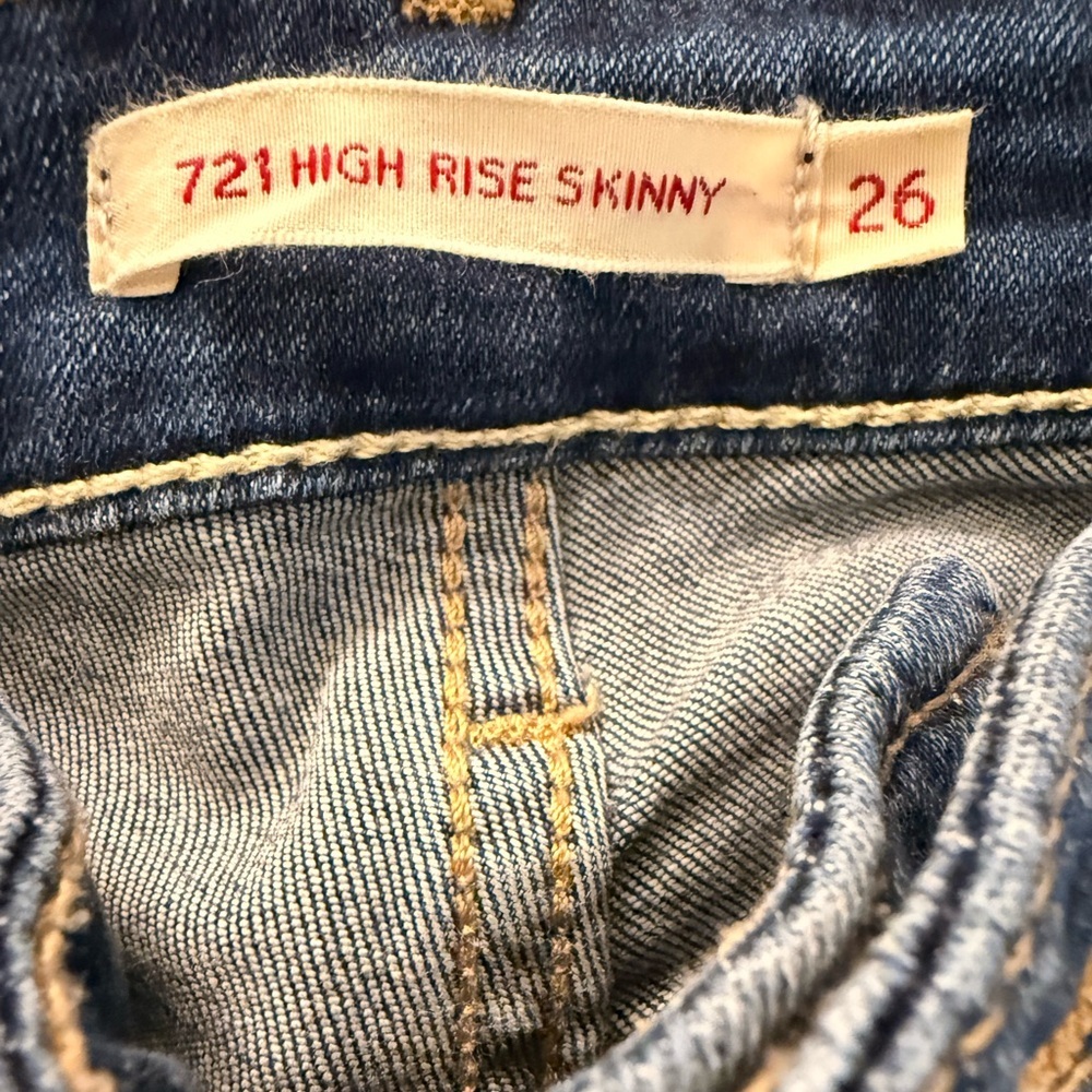 Levi’s High Rise Skinny Jeans - Picture 7 of 9